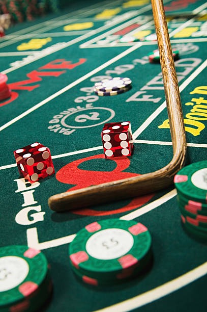 Layar permainan Fortune Mouse di pokeronline77 menampilkan reel dengan simbol-simbol bertema keberuntungan dan tabel pembayaran jelas